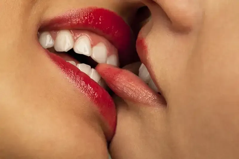 bite kiss