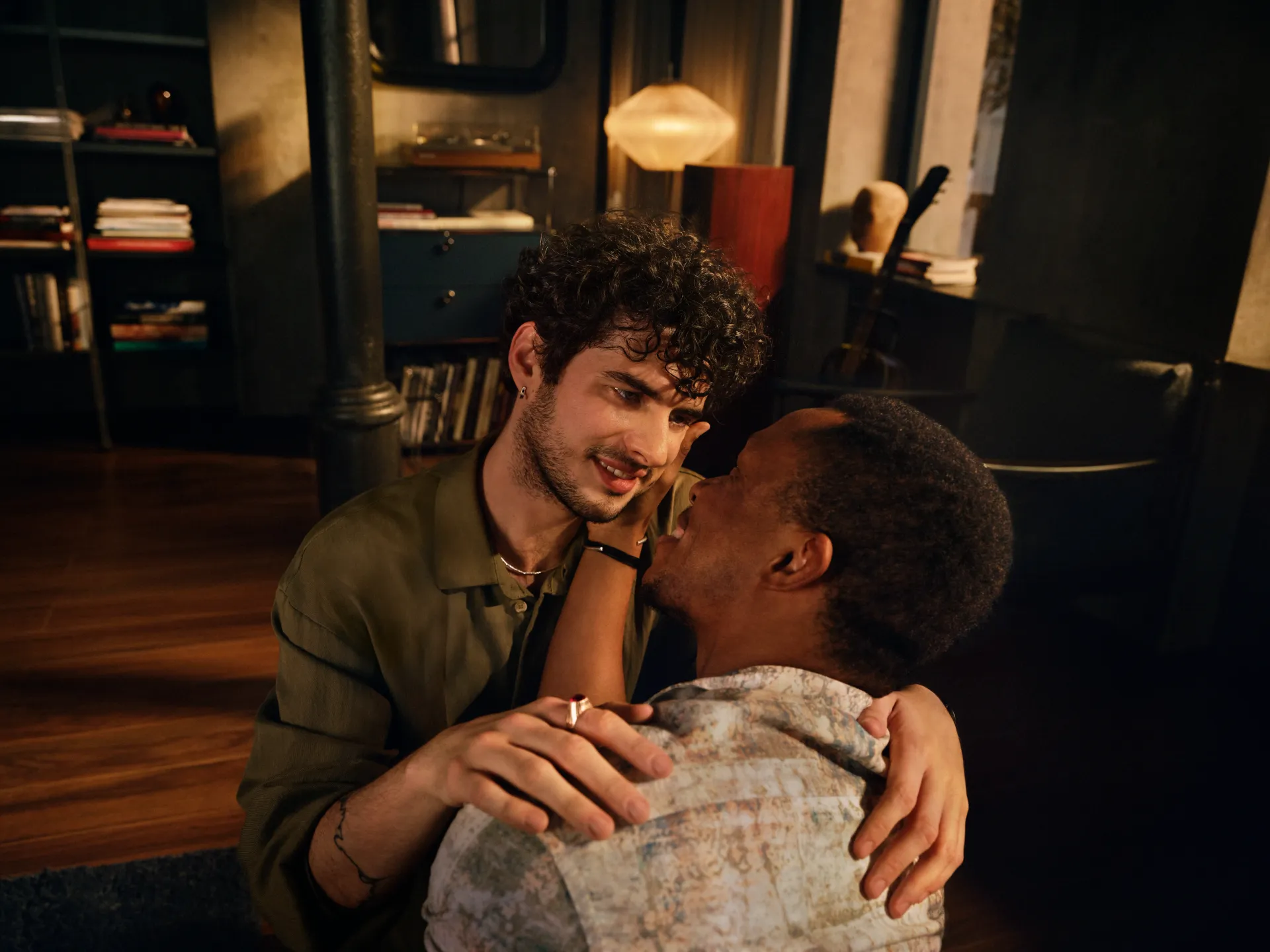Kissing men